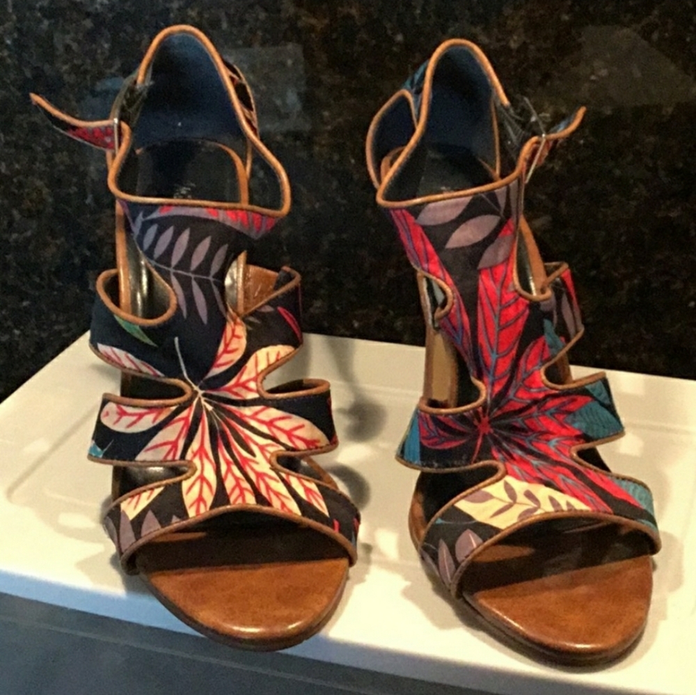 🛒 MICHAEL ANTONIO HEELS ** EUC